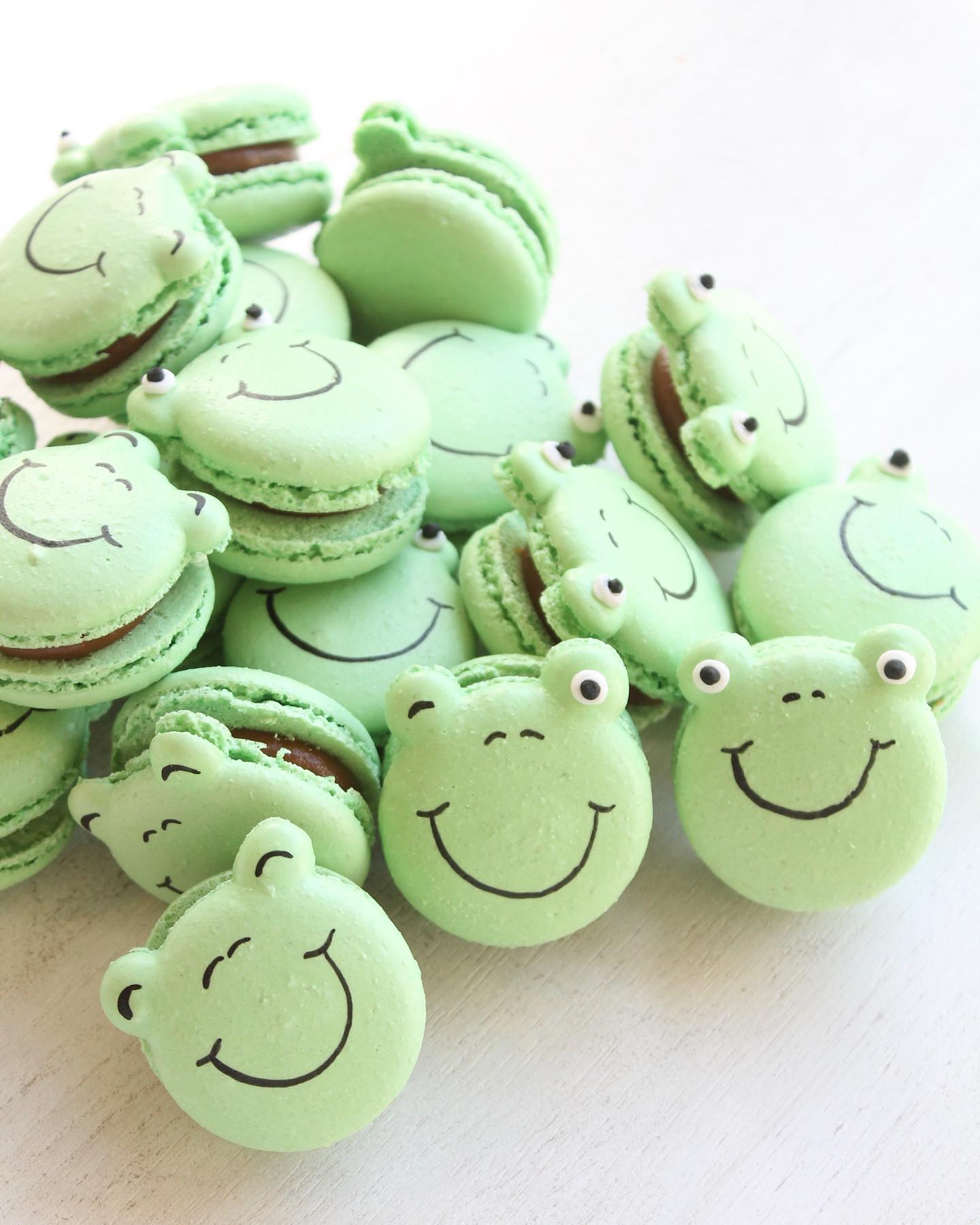 Frog Macarons