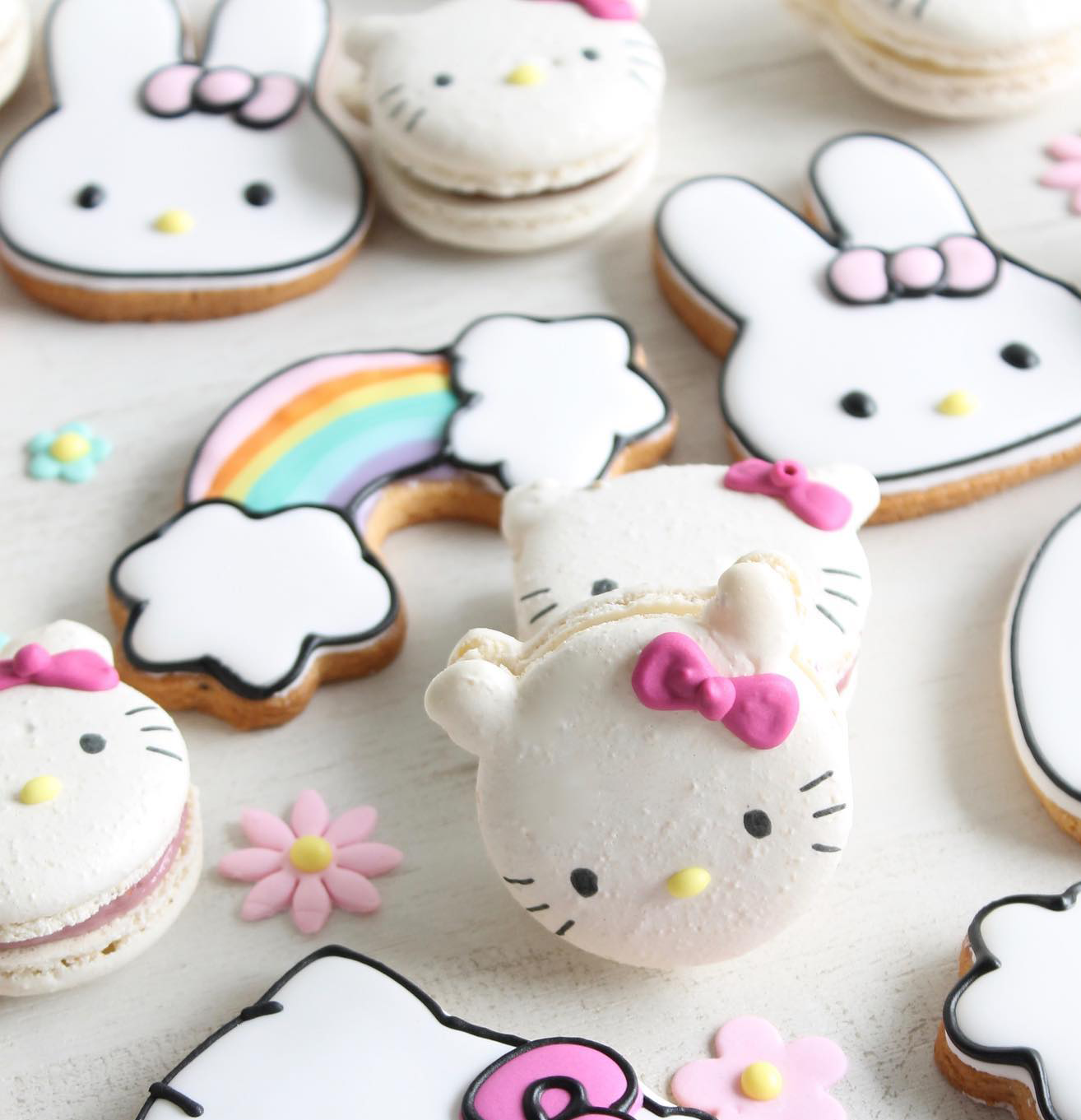 Hello Kitty Macarons